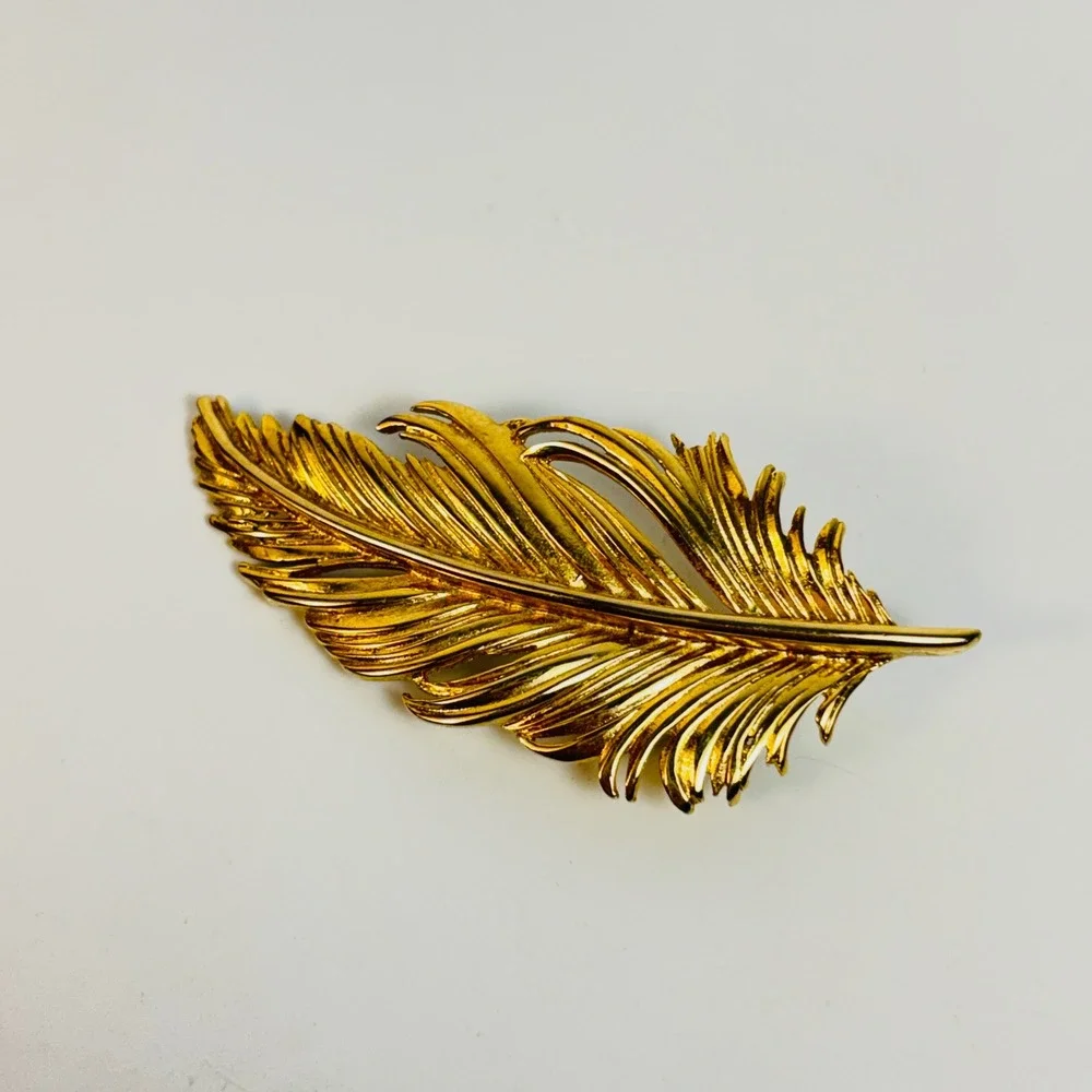 Vintage Feather Brooch Gold Tone Textured Statement Boho Cottagecore Pin